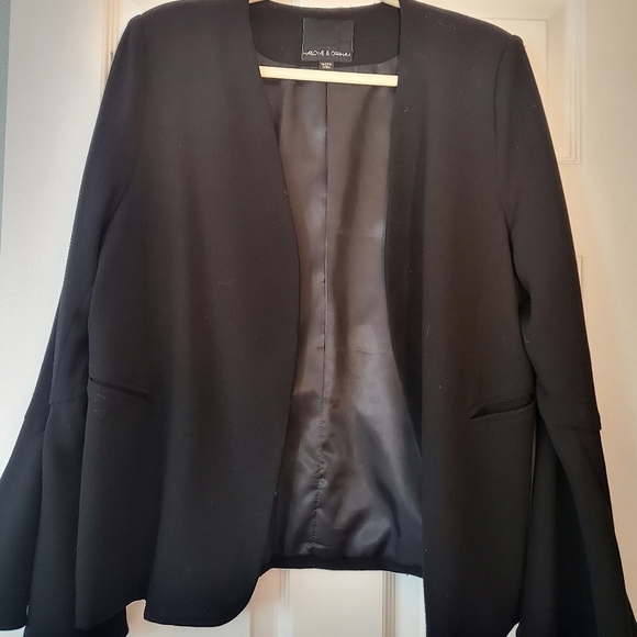 Blazer - Picture 2 of 3